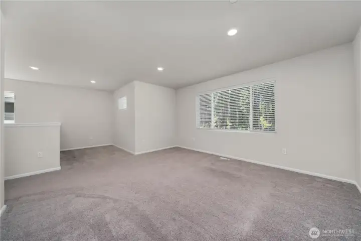 Large Bonus Room w/Extra Space for Office, Reading Nook or Gaming Area