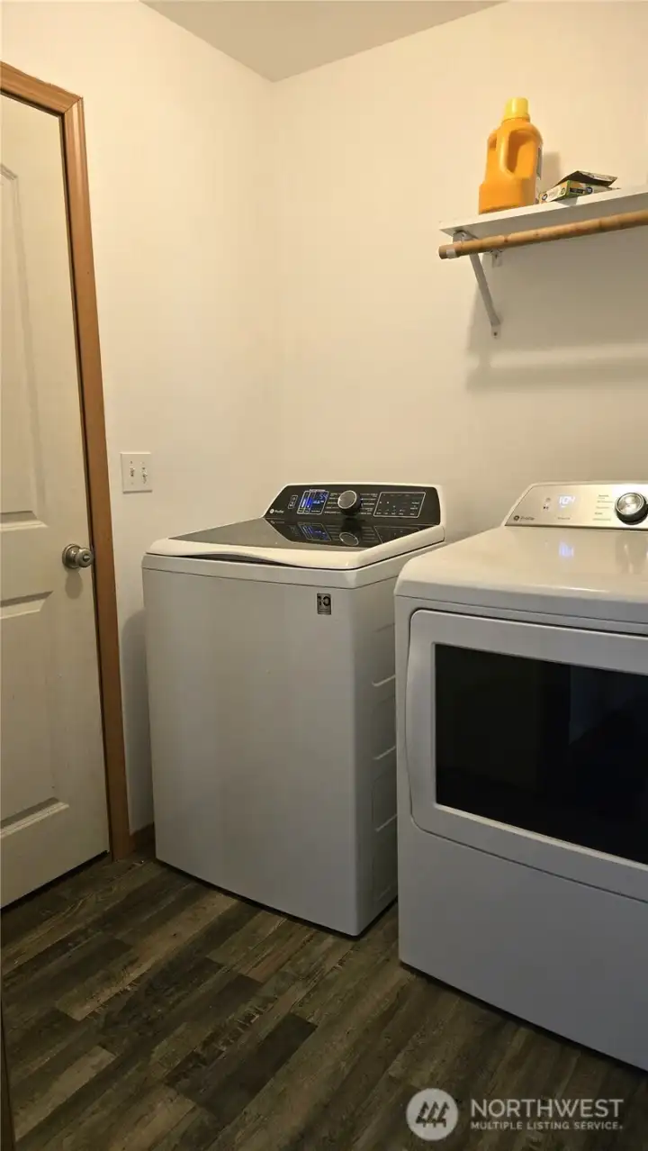 Laundry room is conventinaly located in own room with access to the 2 car garage. Laundry room is conventinaly located in own room with access to the 2 car garage.