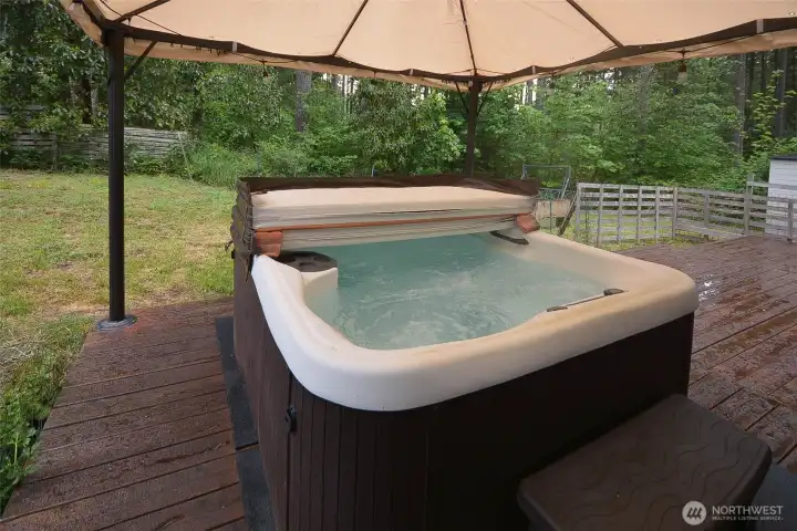 Relax after a long day, sooth your muscles in this great hot tub with jets, with a covered gazabo. Relax after a long day, sooth your muscles in this great hot tub with jets, with a covered gazabo.