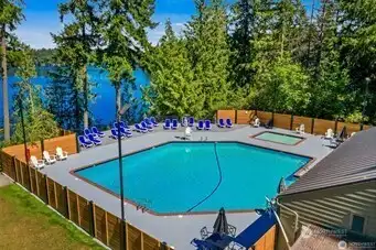 Community pool and hot tub. Community pool and hot tub.