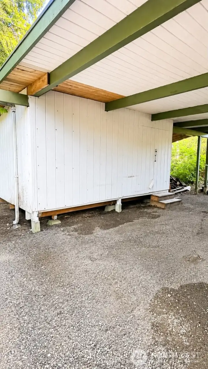 Storage Shed/Carpot