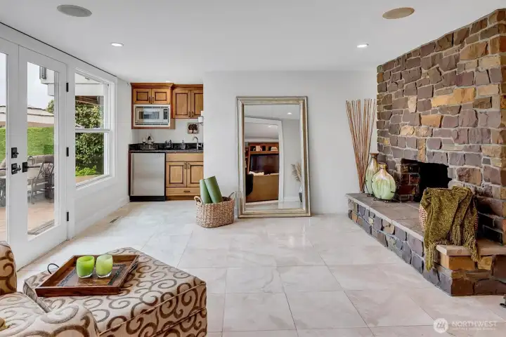 Flex area to poolside with kitchenette.
