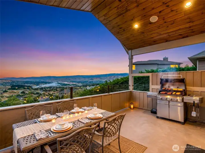 Dinning with a view Dinning with a view
