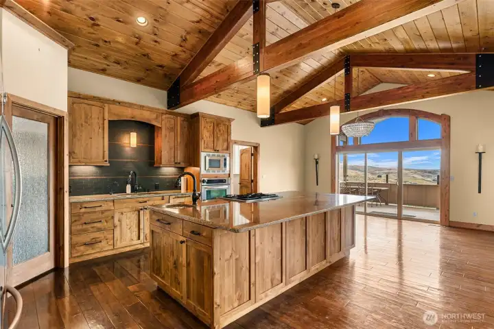 Granite counter tops and eat at island Granite counter tops and eat at island
