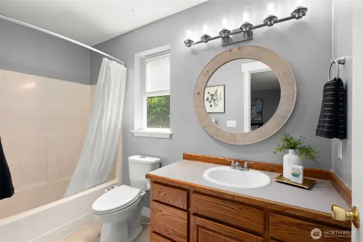 Primary bath with heat towel bar and bidet!