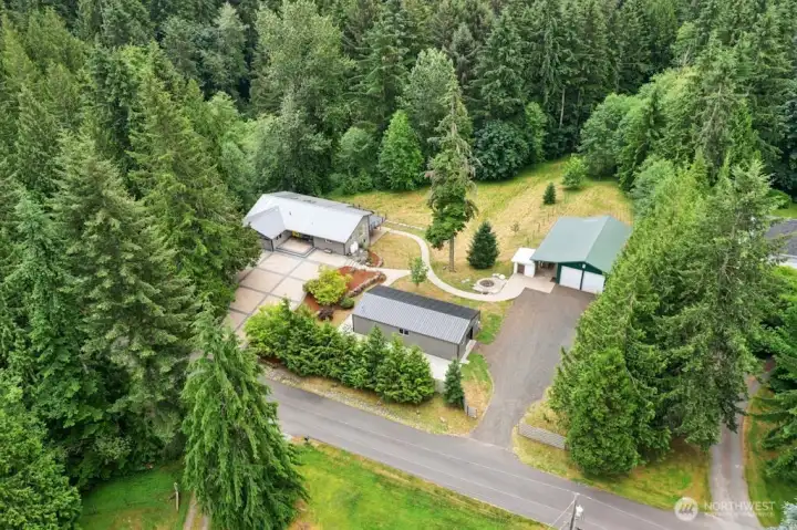 4.65 acres! Updated 2,683 sf home 4.65 acres! Updated 2,683 sf home