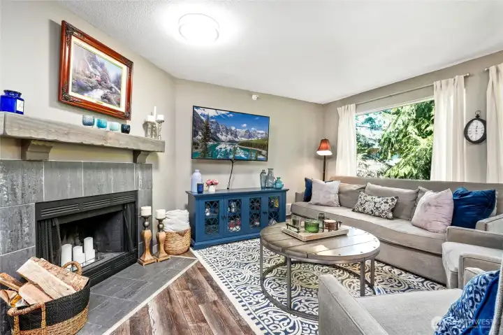 Great room with designer finishes throughtout! Great room with designer finishes throughtout!