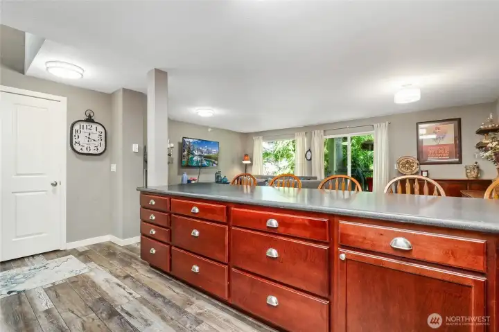 Extensive kitchen storage, perfect for the Gourmet Chef! Extensive kitchen storage, perfect for the Gourmet Chef!