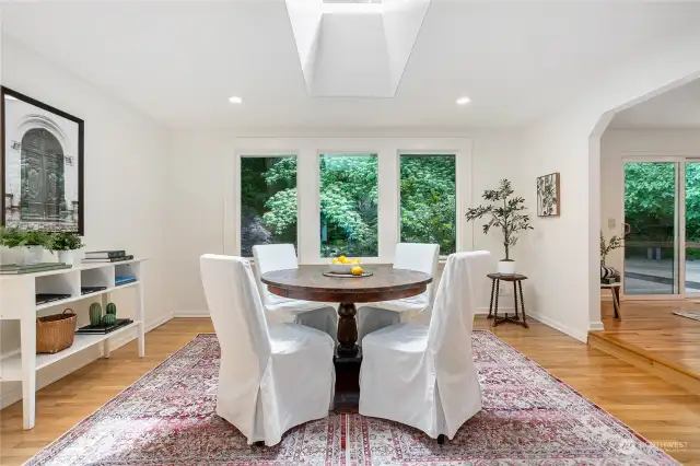 This room is perfect for a dining room, sitting or living room! Lots of light with the large windows and skylight.