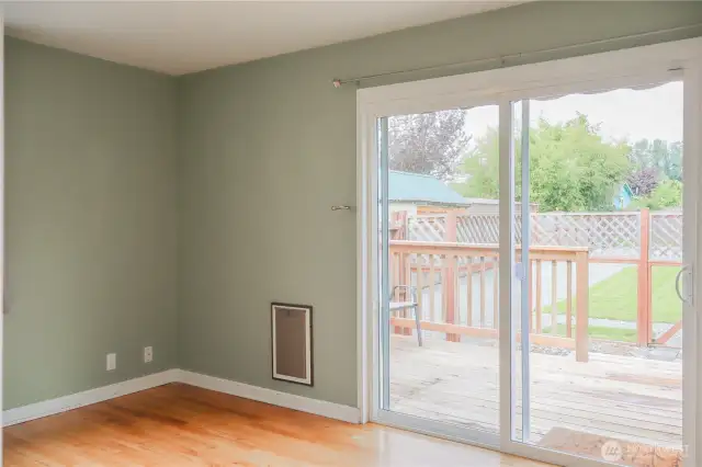 Second bedroom offers sliding door access to the back deck and spacious backyard.