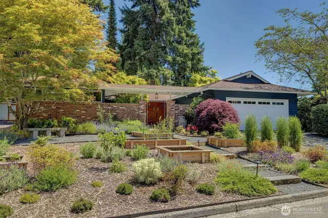 Gorgeous landscaping welcoming you...
