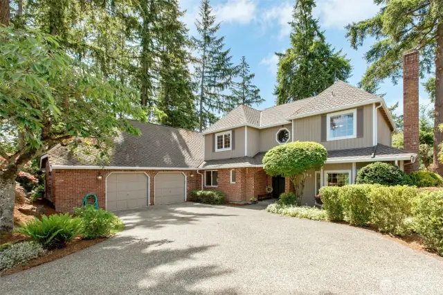 Welcome to this stunning 5-bedroom home offering generous space inside and out—perfect for comfortable living and entertaining!
