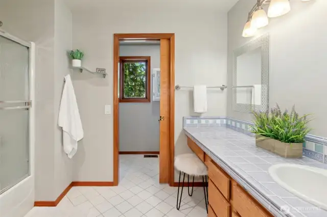 Upper level full bathroom 2