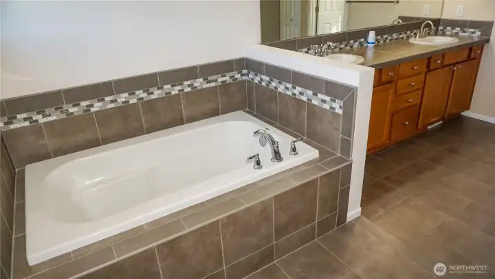 Master Bathtub