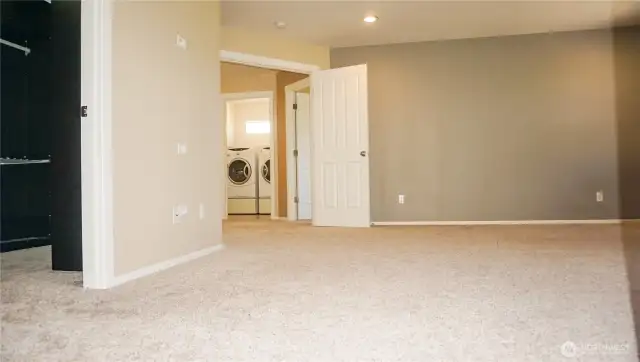 Master with walk-in Closet