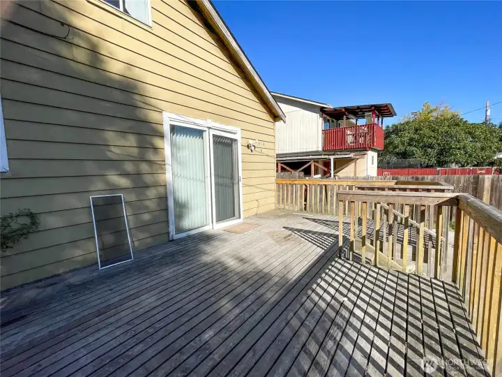 Large deck behind Unit B