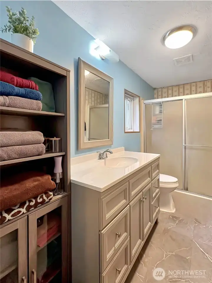 Primary bedroom ensuite