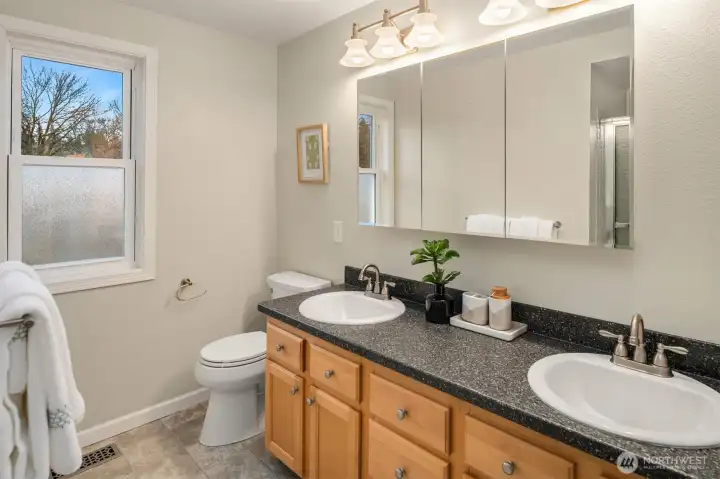 Generous sized hallway bathroom that offers double sinks and great counter space!