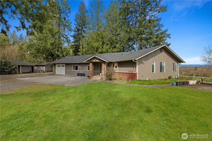 Home B is a 3 bed Rambler