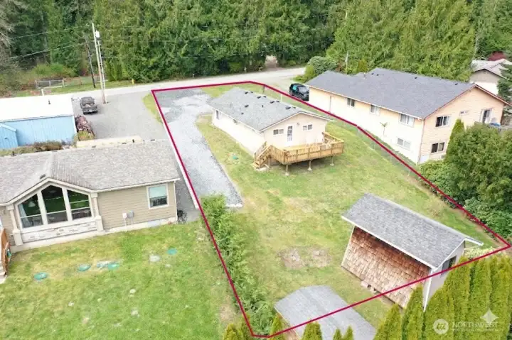 Huge lot w/multiple outbuildings