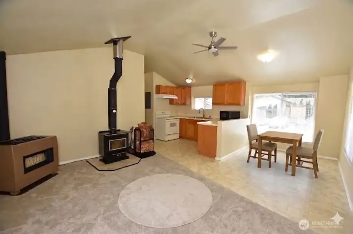 Open Concept w/lots of natural lighting