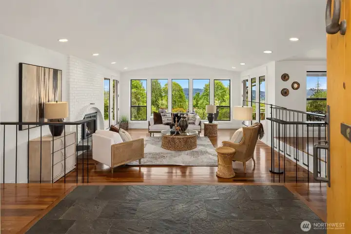 Wonderful one level living with Valley Rainier vistas