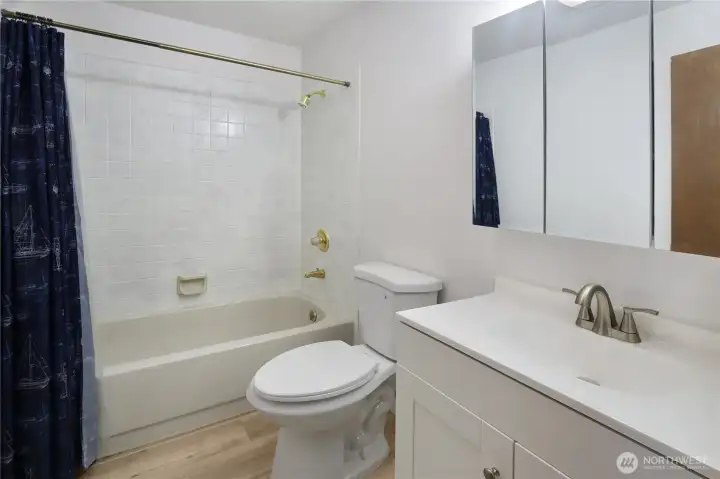 Bath off Hallway