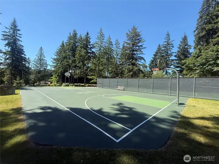 Close-by Spiritridge Park Basketball Court
