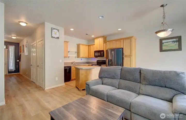 Living Room/Kitchen Living Room/Kitchen