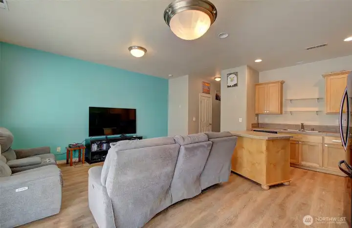Living Room/Kitchen Living Room/Kitchen