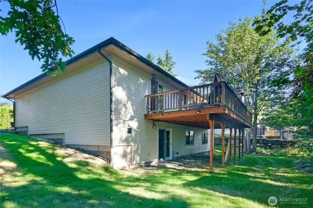 Back of house showing main level deck.