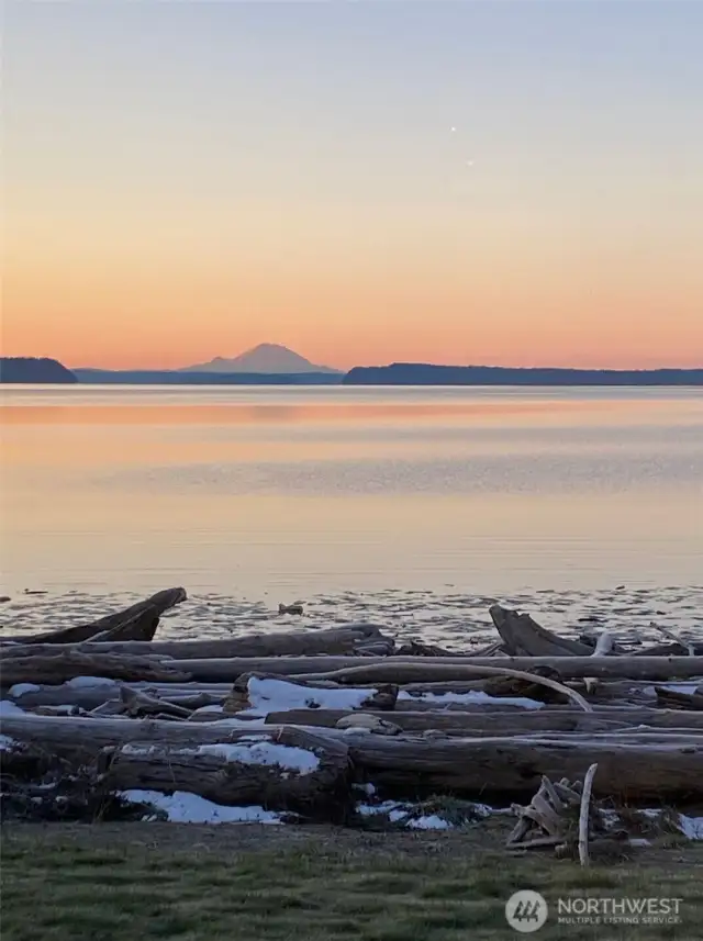 The view is breathtaking, Mt Rainer takes center stage.