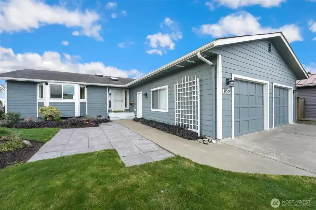 3 bedrooms, 2.75 bathrooms, 1,710sqft, the perfect weekend retreat or full-time home.