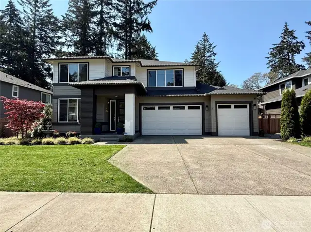 Lovely 4 bed/4.5 bath home with a spacious 3-car garage!