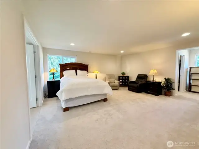 Primary Ensuite (4) with 2 spacious walk-in closets, and 5-piece bathroom with water closet.