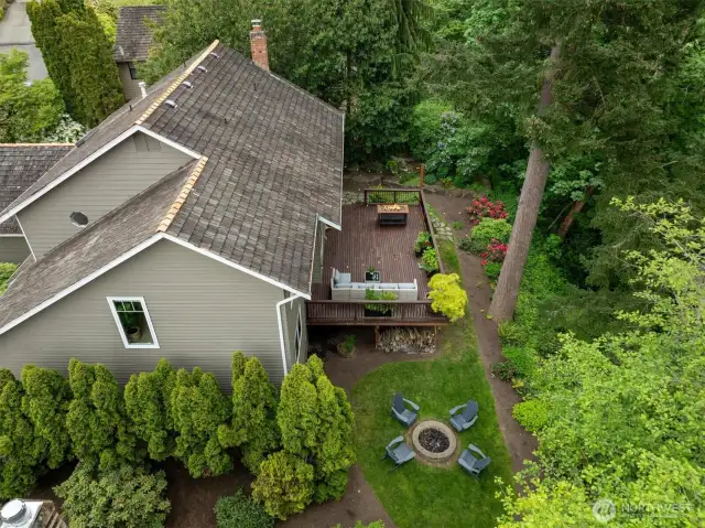 Private and bright!  Dream outdoor space!