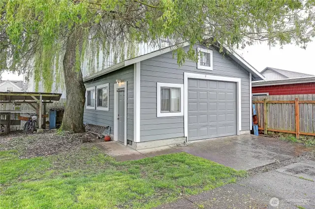 Detached Garage