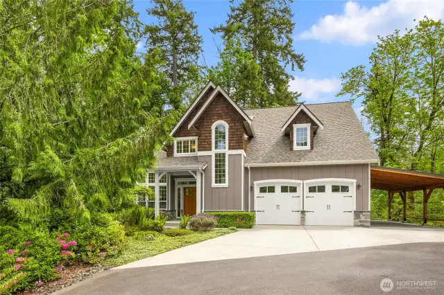 Welcome home! Classic Pacific Northwest style meets thoughtful design in this timeless retreat.