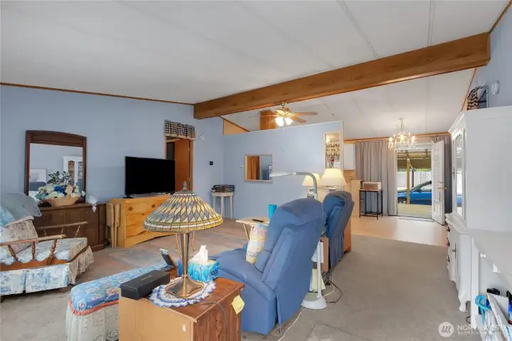 Spacious living room