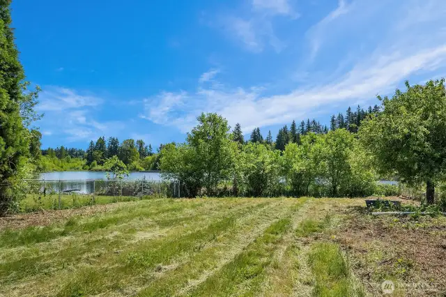 Another view of the lot and Lake Boren.