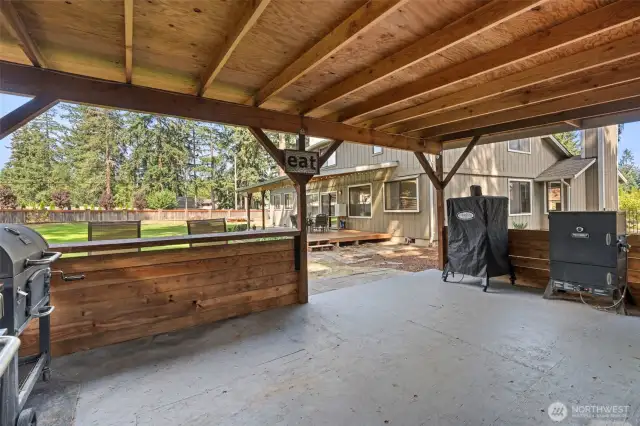 So much potential for fun gatherings here!