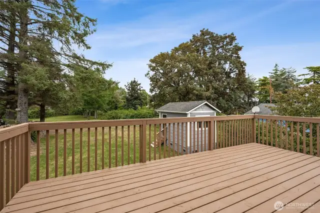 Lovely balcony off the kitchen sliding glass door.