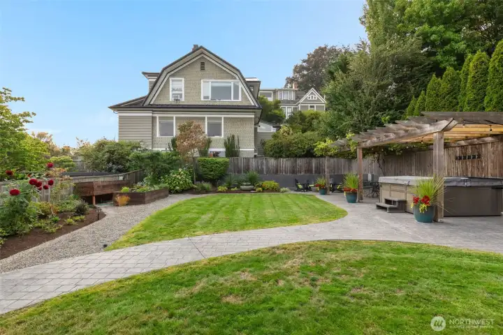 This 6,400' lot is so amazing! It's so rare to find a yard like this on Queen Anne- it's level and sunny, and has plenty of space for different activities.
