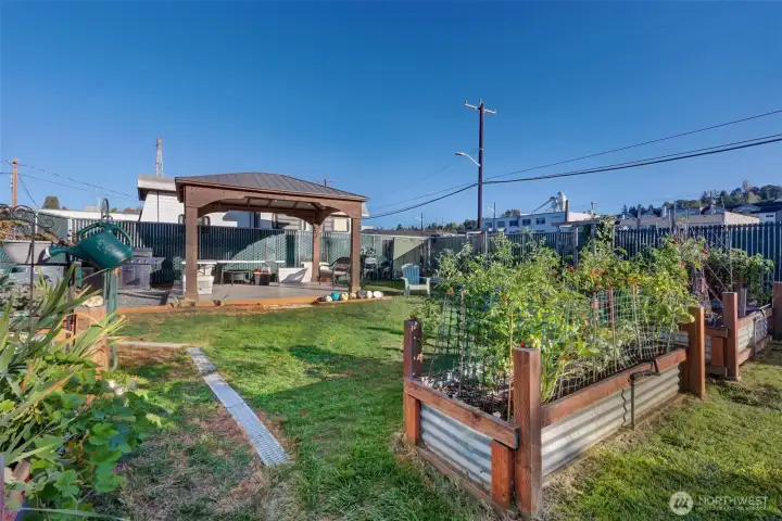 For those who like to garden or bbq, this is a great community spot.