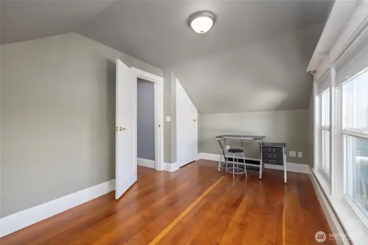 upstairs bedroom 1