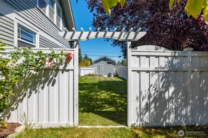 gate to side yard