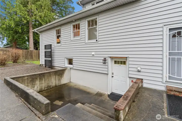 Access to lower 2 bed 1 bath unit.