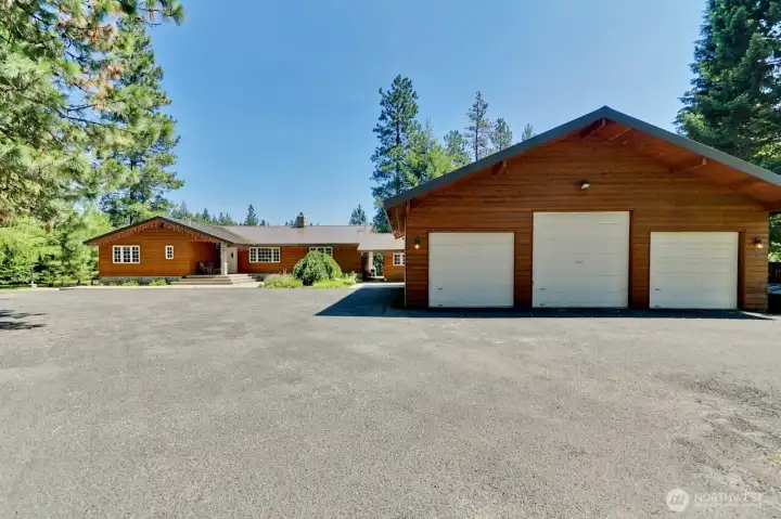 Large oversized 3 car garage, paved parking