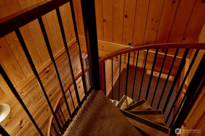 Spiral Staircase to lower level daylight basment
