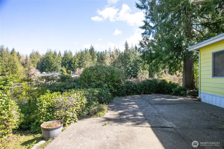 Patio with views of Lake Bullard and nature